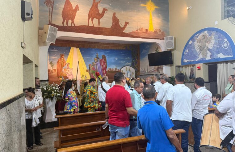 Procissão de Santos Reis reúne devotos e companhias