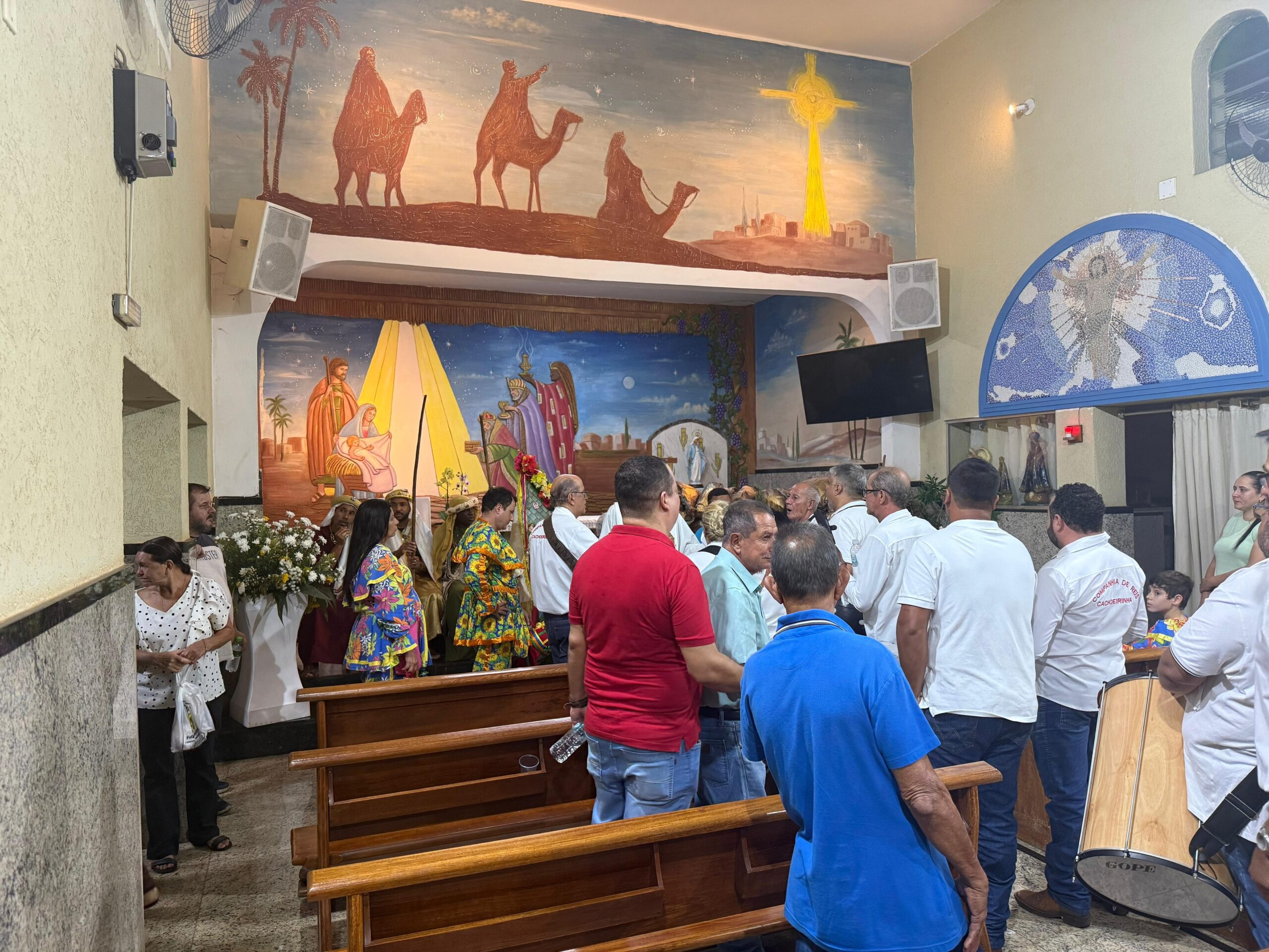 Procissão de Santos Reis reúne devotos e companhias