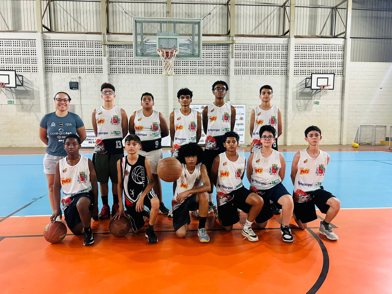 Basquete masculino e feminino do Colégio FEB/APAB treina no Cemep