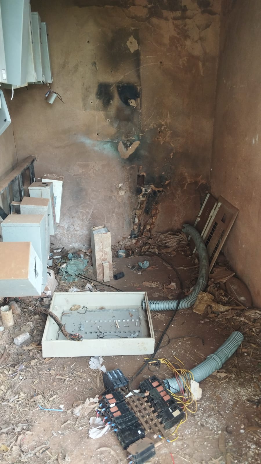 Empresa repara fiação das torres de iluminação do estádio Fortaleza após furto