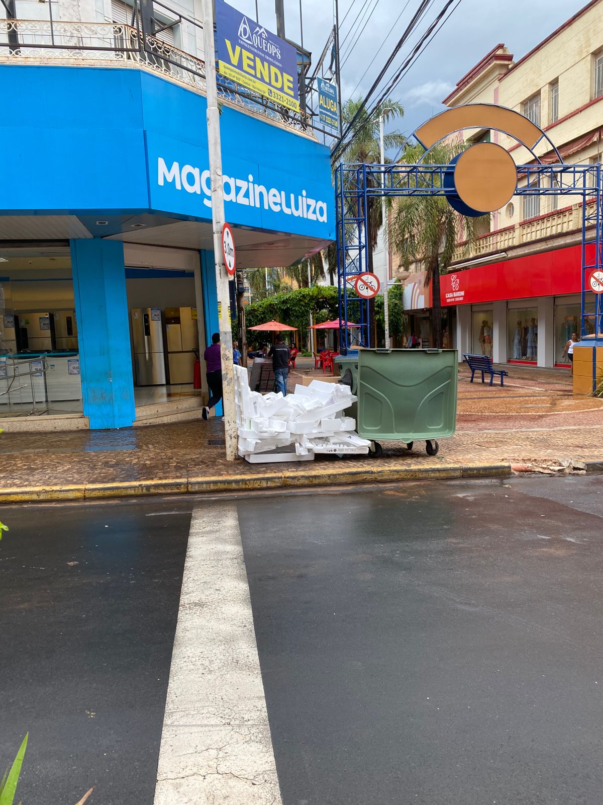 ACIB e Sincomercio reforçam importância do descarte correto de lixo na região central