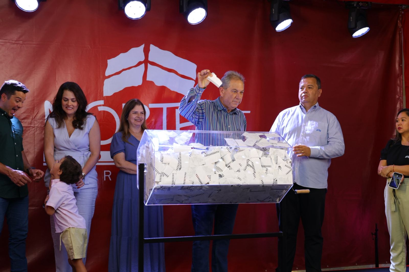 North Shopping Barretos divulga ganhadores do carro zero quilômetro e joias da Campanha de Natal