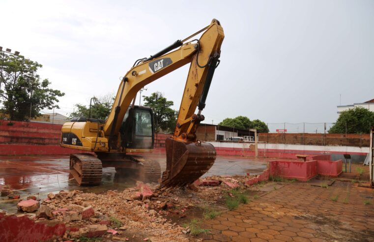 SAAE Barretos inicia demolição da antiga quadra dos Bombeiros para construção de novos reservatórios
