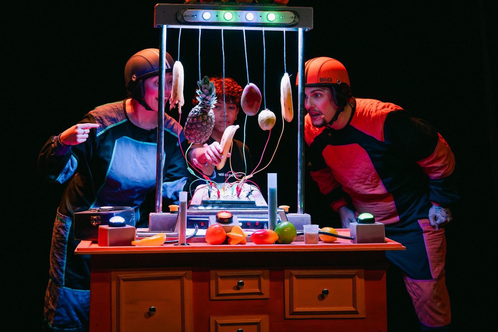 Cia apresenta espetáculo gratuito “Fabuloso Laboratório”