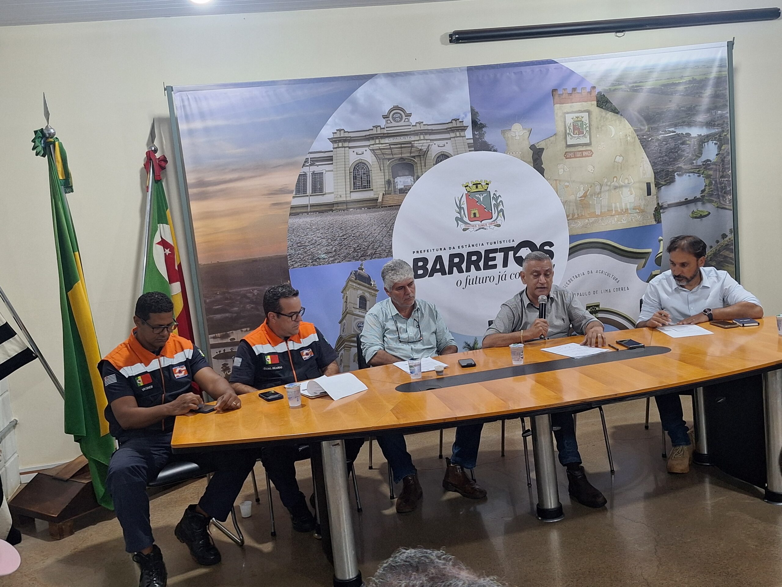 Secretários concedem entrevista após chuva de mais de 200 mm em Barretos