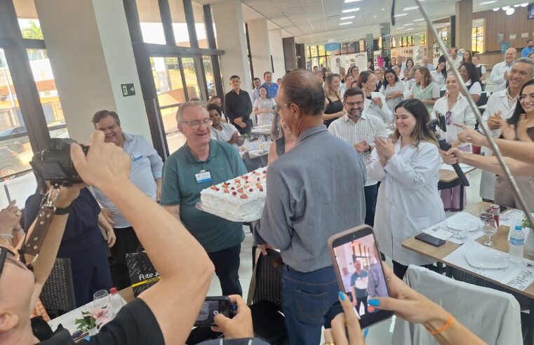Hospital de Amor homenageia médico durante comemoração de 40 anos do setor de Hematologia