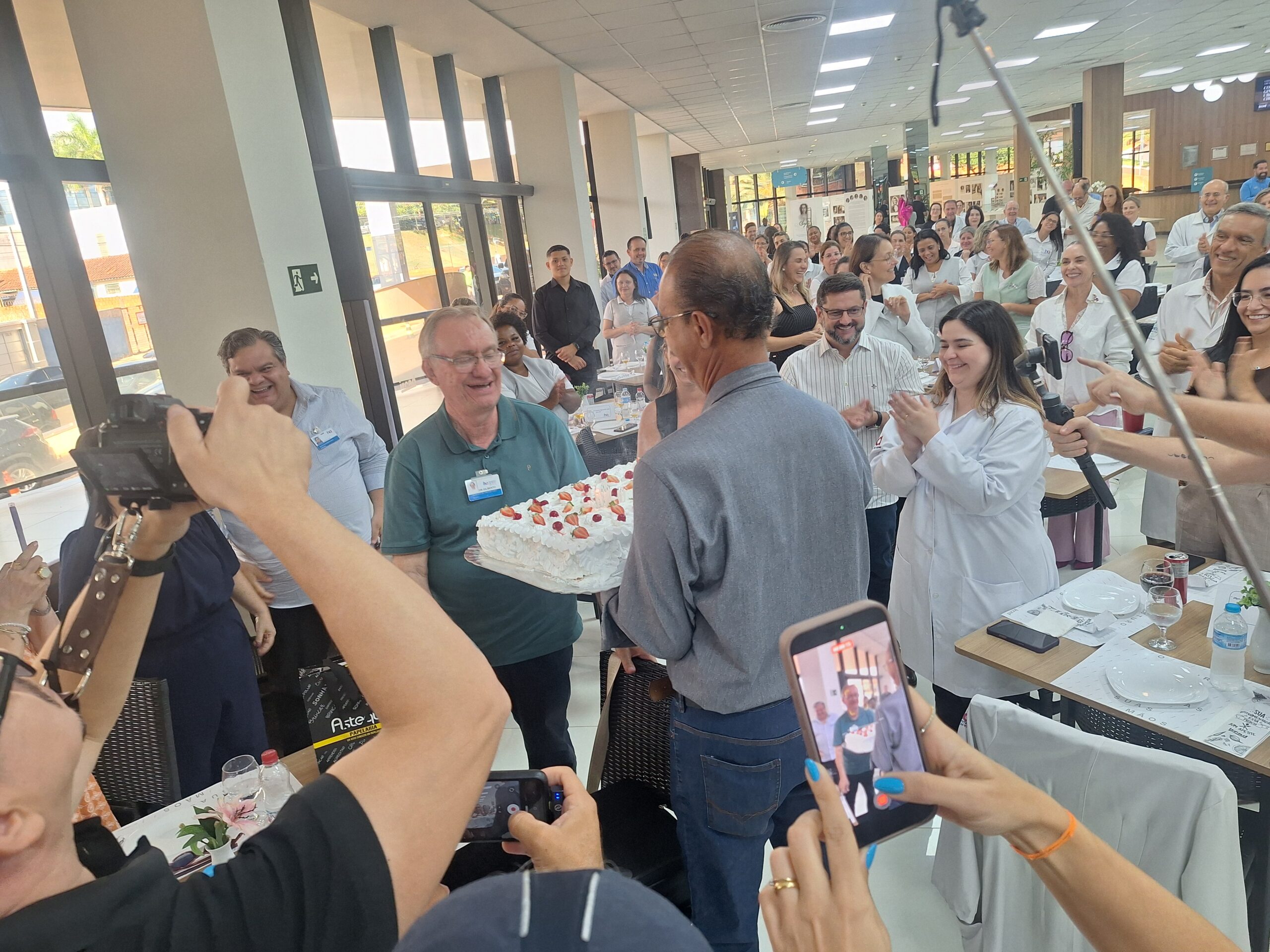 Hospital de Amor homenageia médico durante comemoração de 40 anos do setor de Hematologia