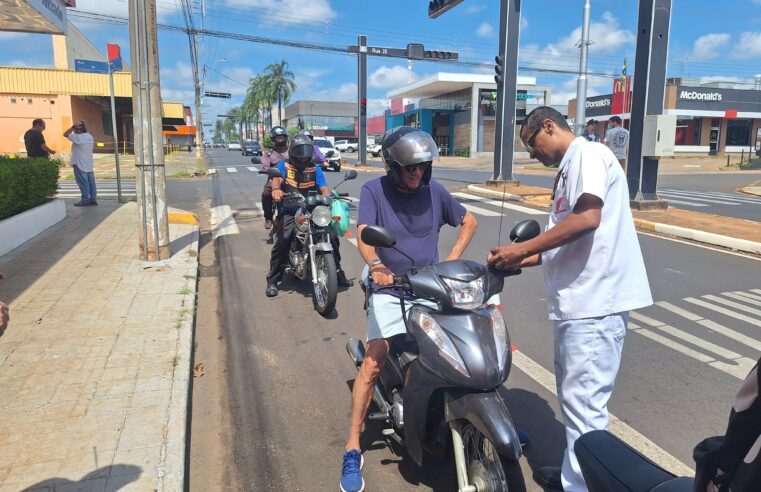 Blitz Educativa do Rotary e concessionária distribui antenas para motociclistas  