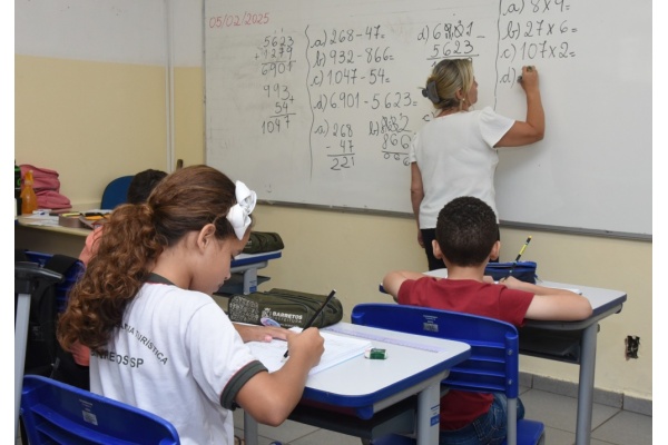 Fortes chuvas adia volta às aulas na rede municipal