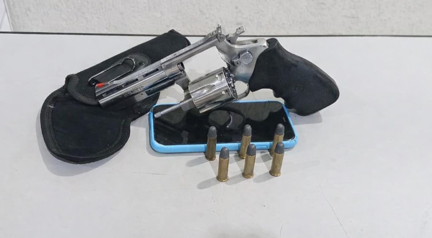 PM faz apreensão de arma de fogo no Derby Club