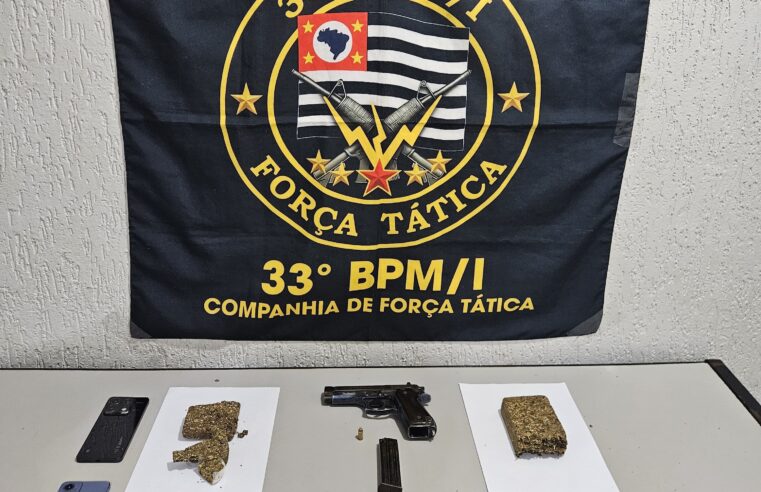 PM aborda veículo com arma e drogas