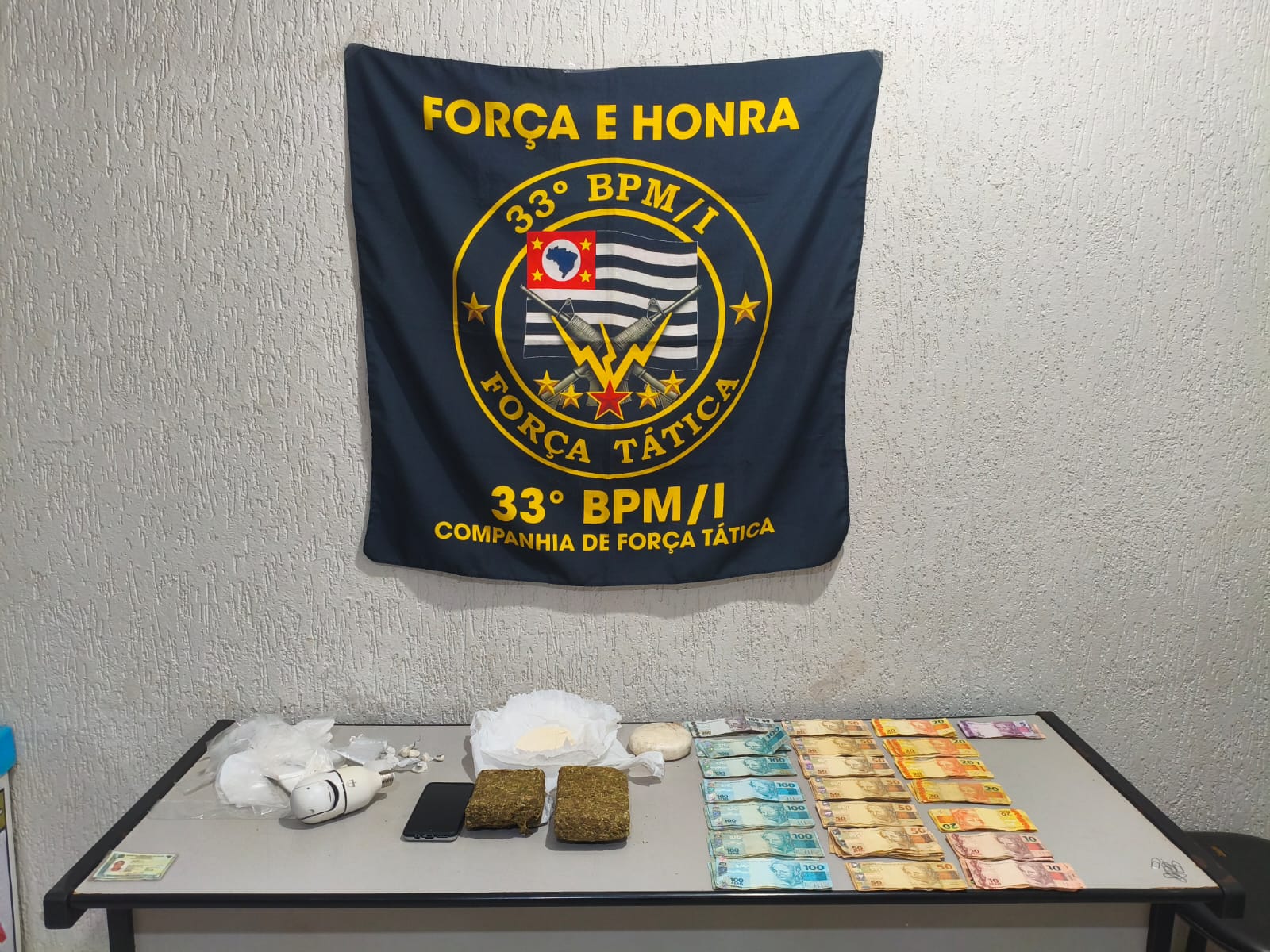 PM faz apreensão de quase 1,5 kg de drogas