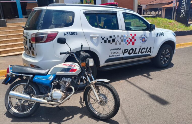 PM aborda veículo com placa adulterada