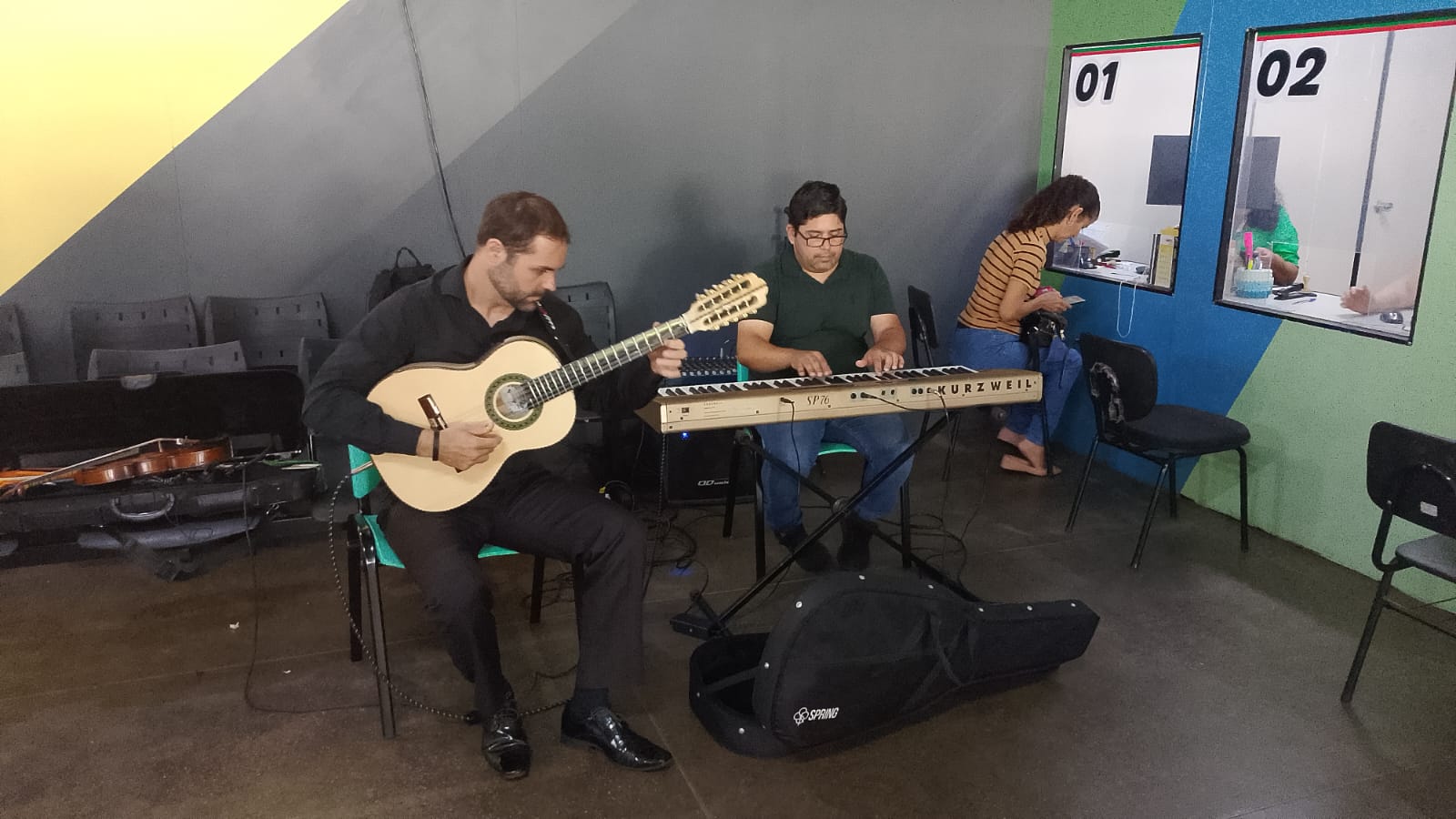 Atendidos da Farmácia de Alto Custo são recebidos com música 