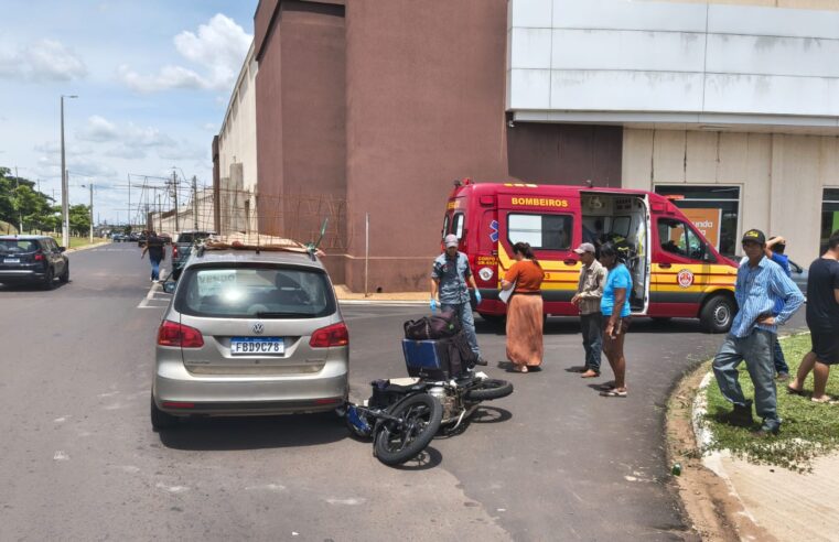 Carro e moto colidem na avenida Ducatti