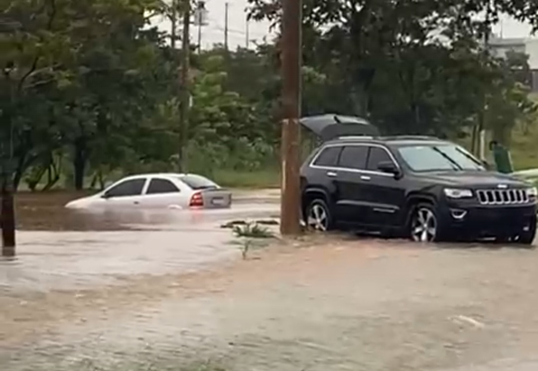 Barretos contabiliza mais de 140 mm de chuvas e registra ponto de alagamentos