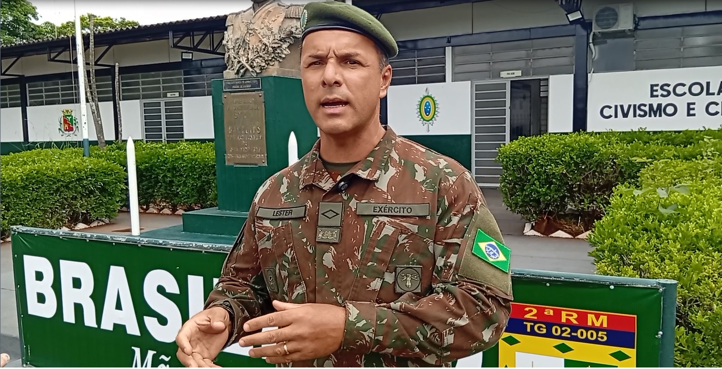 Quase 300 jovens passam por inspeção no Tiro de Guerra