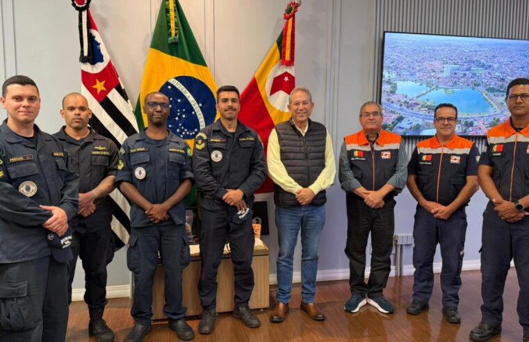 Prefeito Odair Silva recebe oficiais da Marinha do Brasil