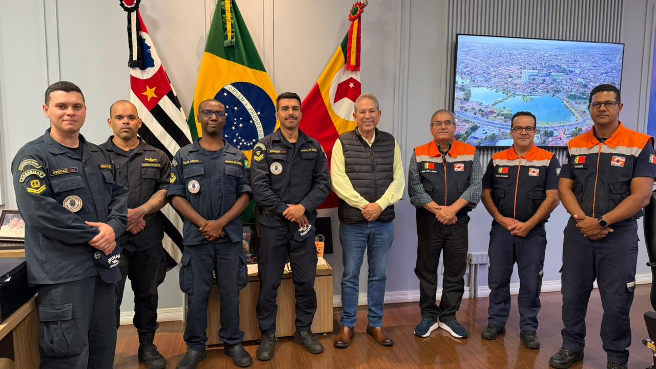 Prefeito Odair Silva recebe oficiais da Marinha do Brasil