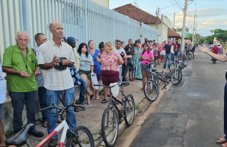 Feijoada é servida para famílias assistidas da comunidade Santana e Santa Terezinha