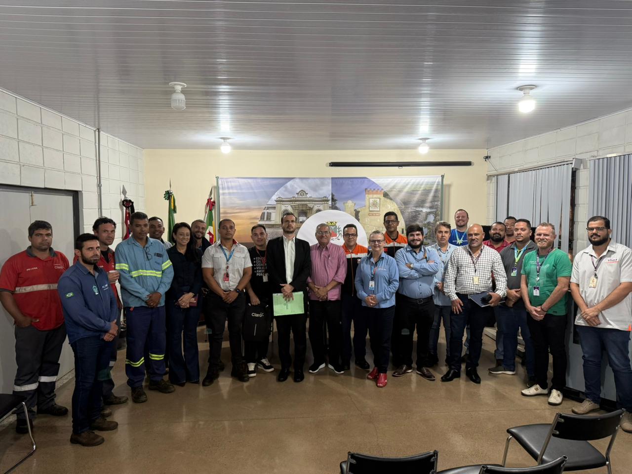 Prefeitura, CPFL, Defensoria Pública e empresas de telecomunicações se reúnem para prestação de contas sobre fios soltos em Barretos