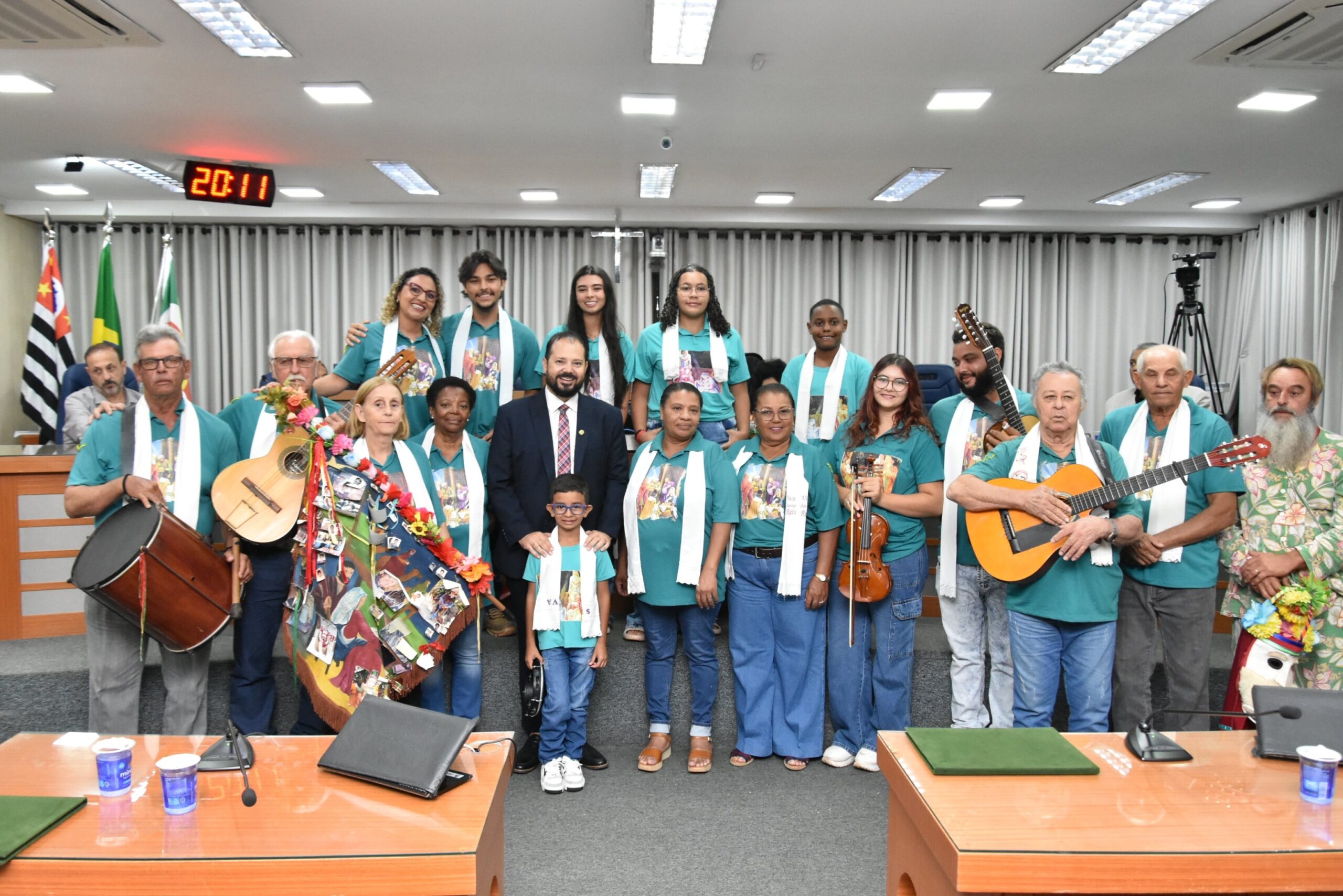 Legislativo entrega diplomas para  Folia de Reis em sessão solene