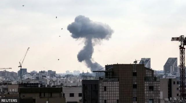 Israel e EUA atacam Irã