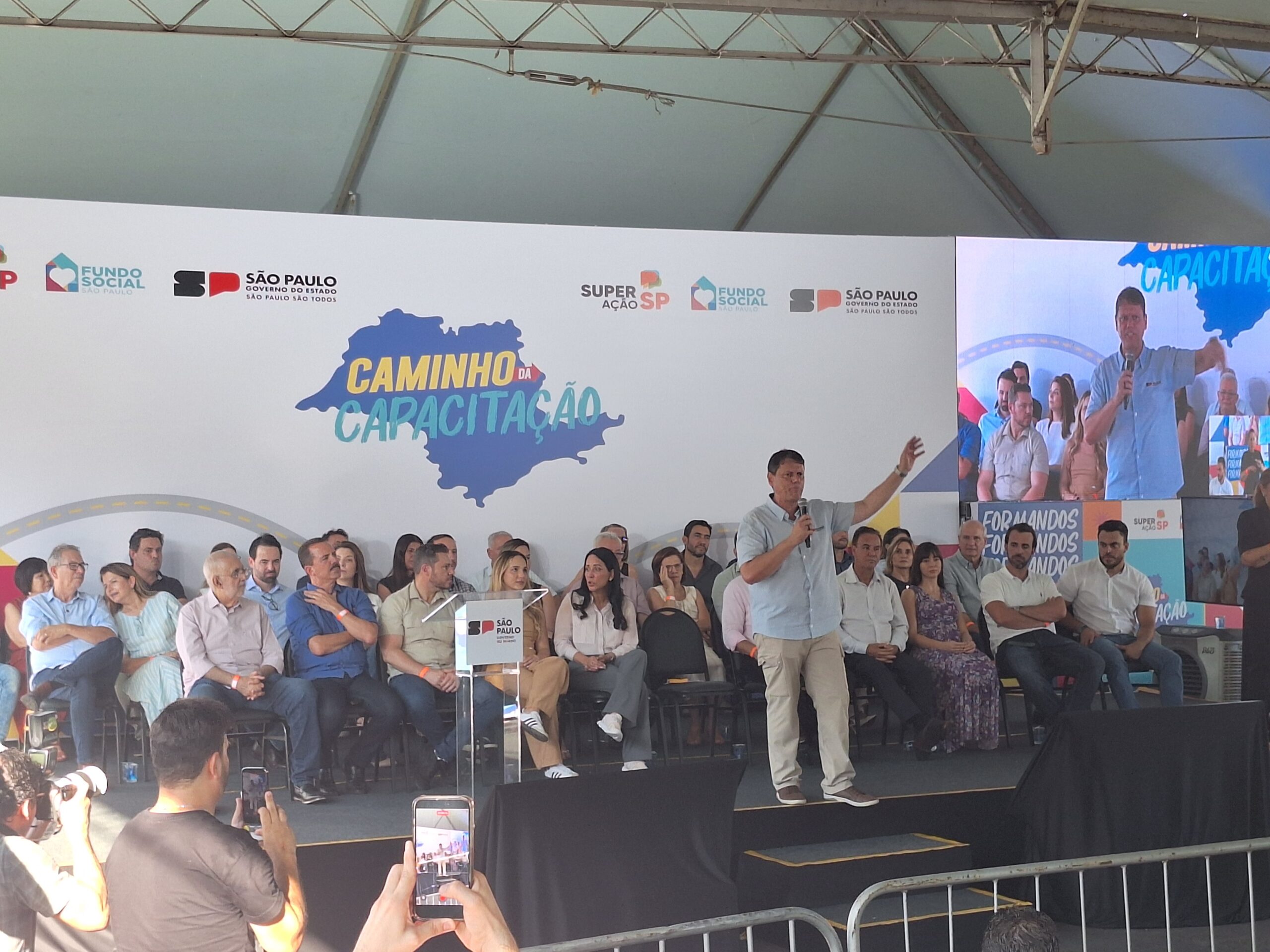 Solenidade entrega diplomas do projeto Caminho da Capacitação em Severínia