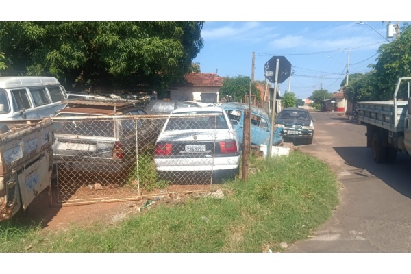 Ação integrada fiscaliza ferro-velho irregular no bairro Henriqueta