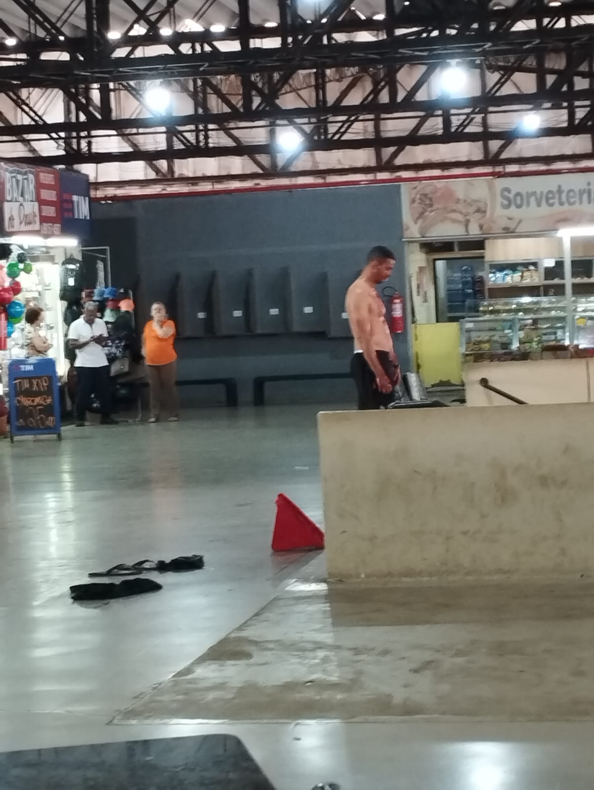 Equipes de segurança atendem briga generalizada de moradores de rua na Rodoviária