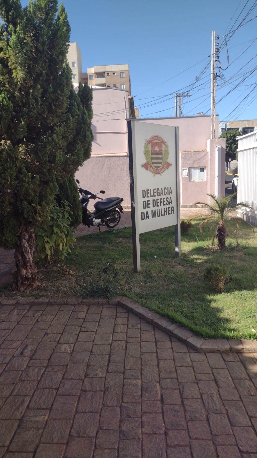 DDM prende dois homens por descumprimento de medida protetiva