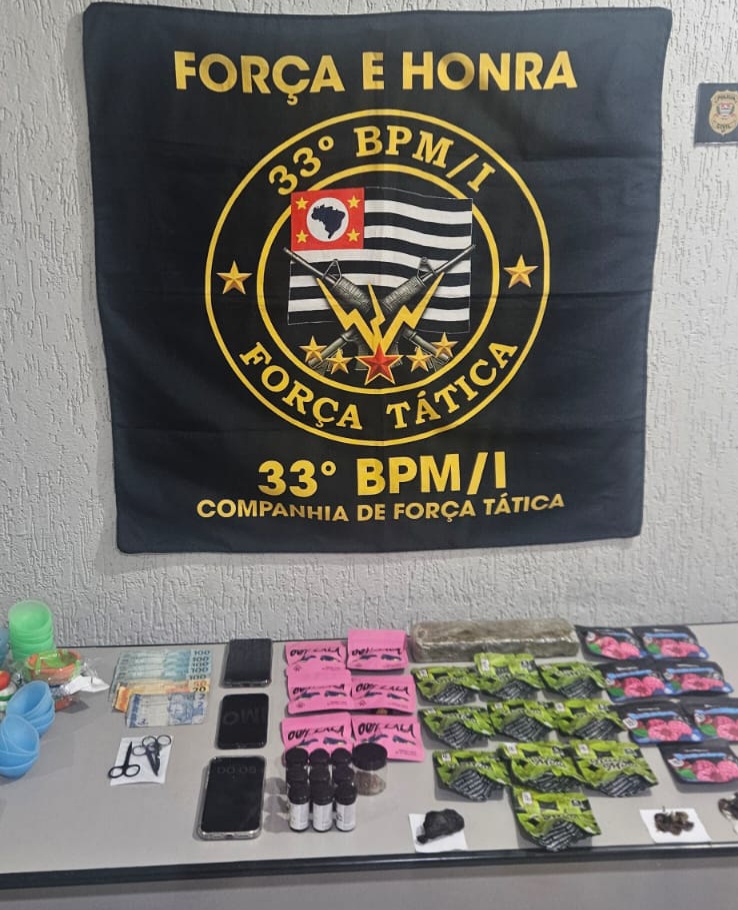 Polícia Militar prende homem por tráfico de drogas após perseguição