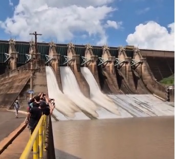 Hidrelétrica de Marimbondo abre três comportas