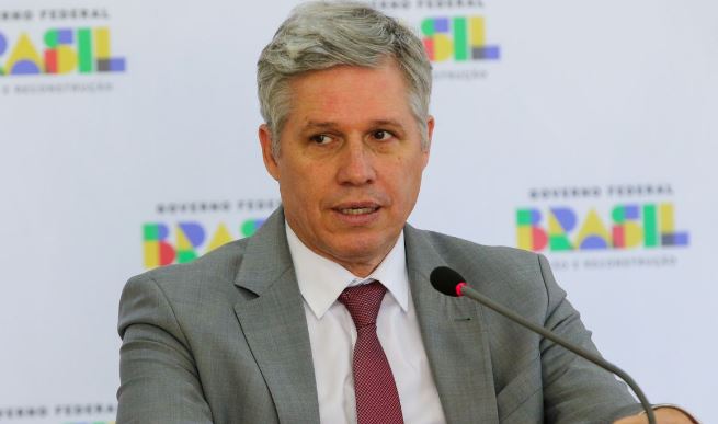 Ministro do Desenvolvimento Agrário visita assentamento em Colômbia