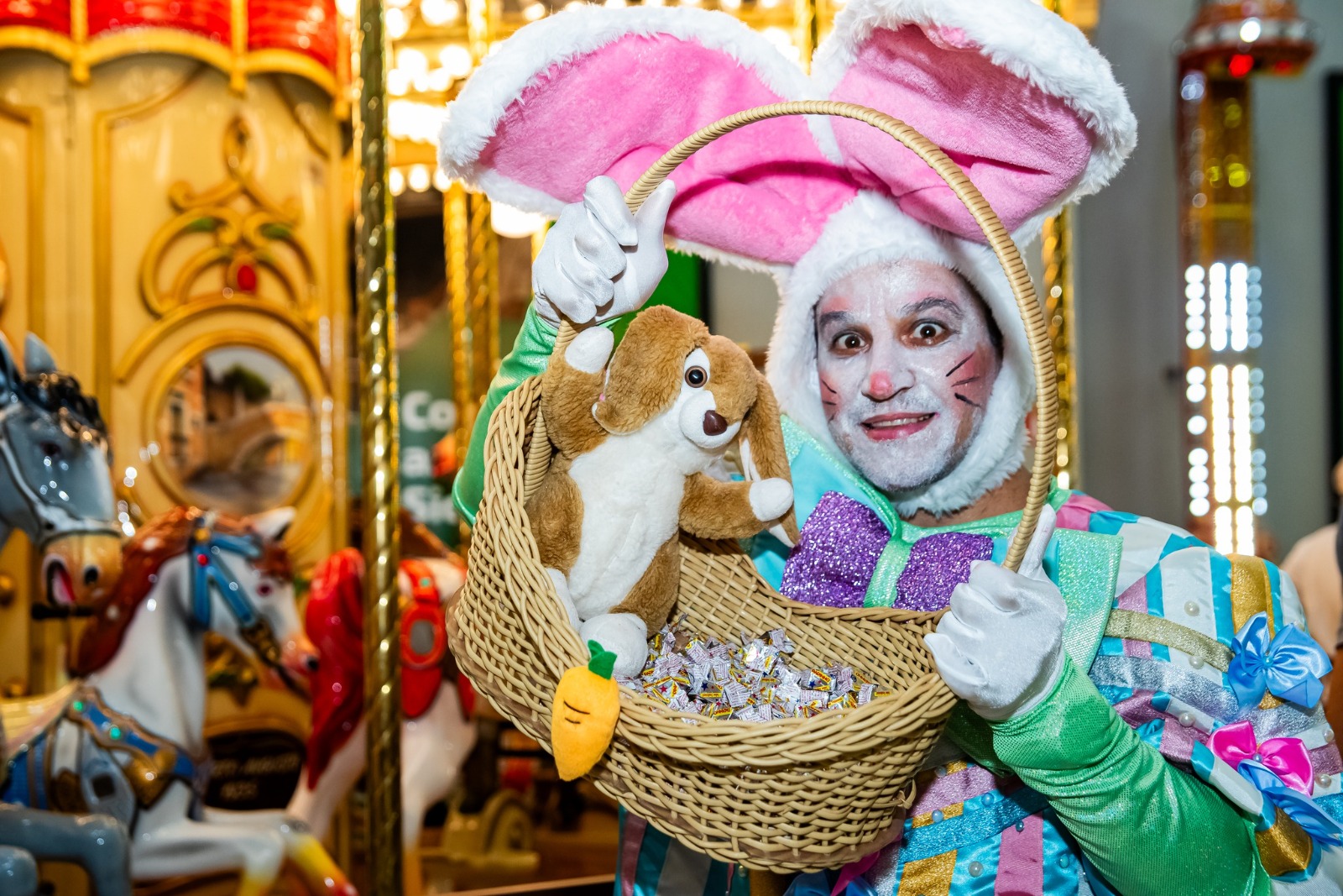 Chegada do Coelho no North Shopping abre a Páscoa em Barretos