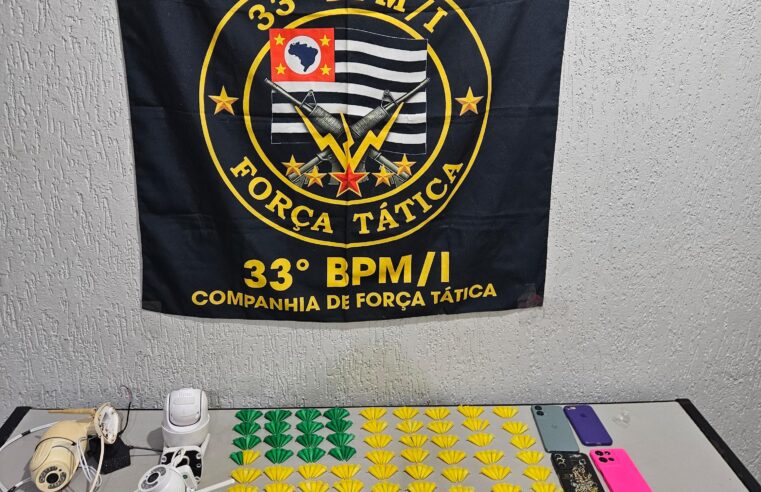 Força Tática prende suspeitos por tráfico de drogas em conjunto habitacional de Barretos