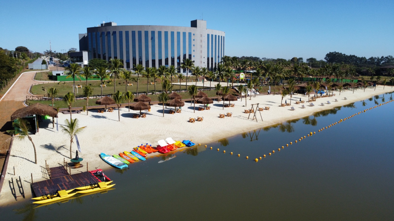 Praia do Peão lança promoção de day use para o  feriado de Tiradentes