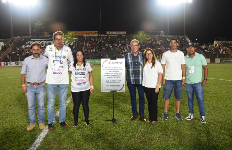 Prefeitura inaugura nova iluminação do Estádio Antônio Gomes Martins