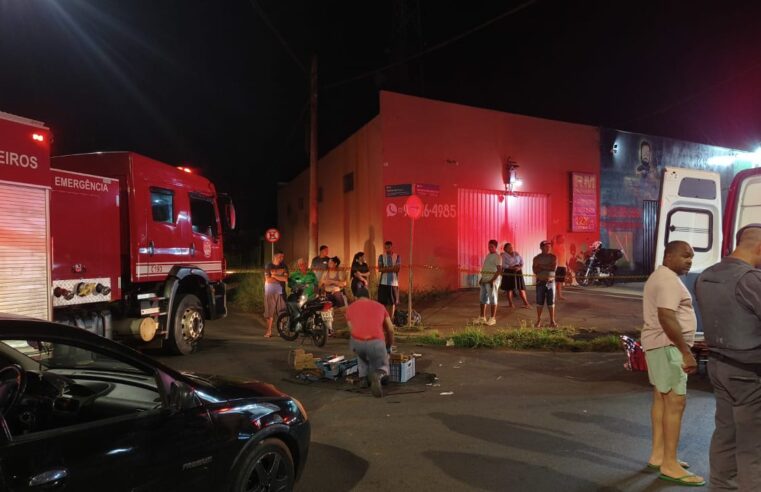 Acidente entre carro e moto deixa motociclista ferida