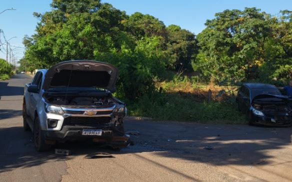 Colisão entre veículos deixa uma pessoa ferida no bairro São Francisco