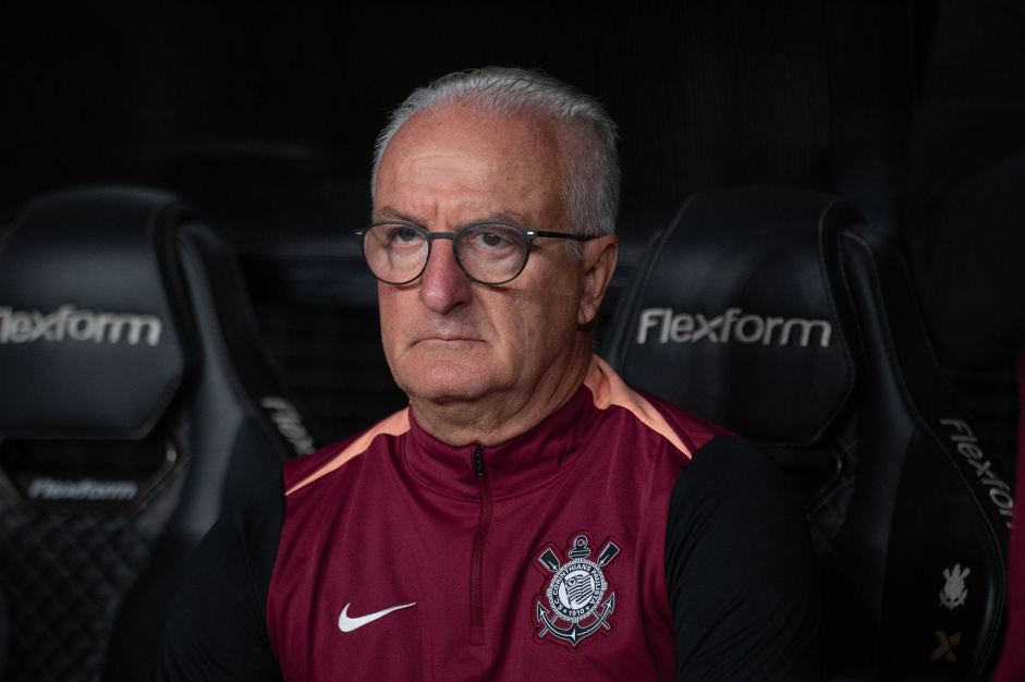 Corinthians demite Dorival Júnior após derrota na Arena