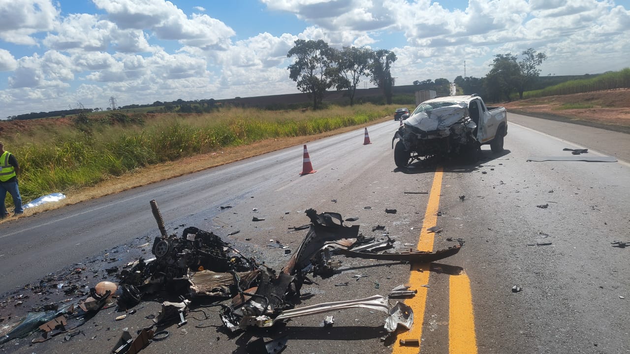 Grave acidente na rodovia na Faria Lima  deixa três mortos