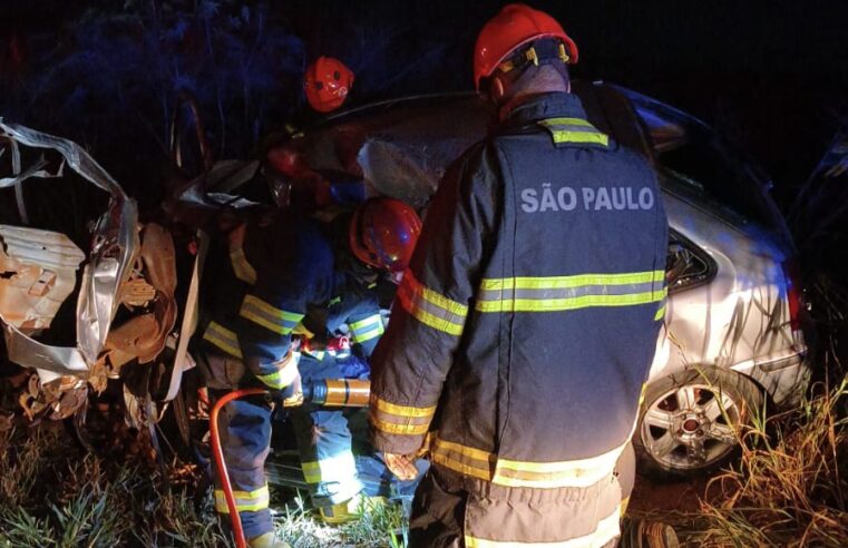 Colisão frontal entre carro e treminhão deixa um morto na rodovia Brigadeiro Faria Lima
