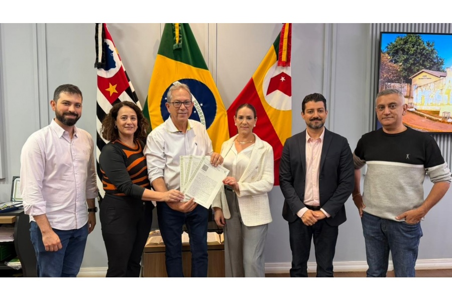 Prefeitura  e JBS oficializam doação de área para construção de barramento no Córrego Pitangueiras