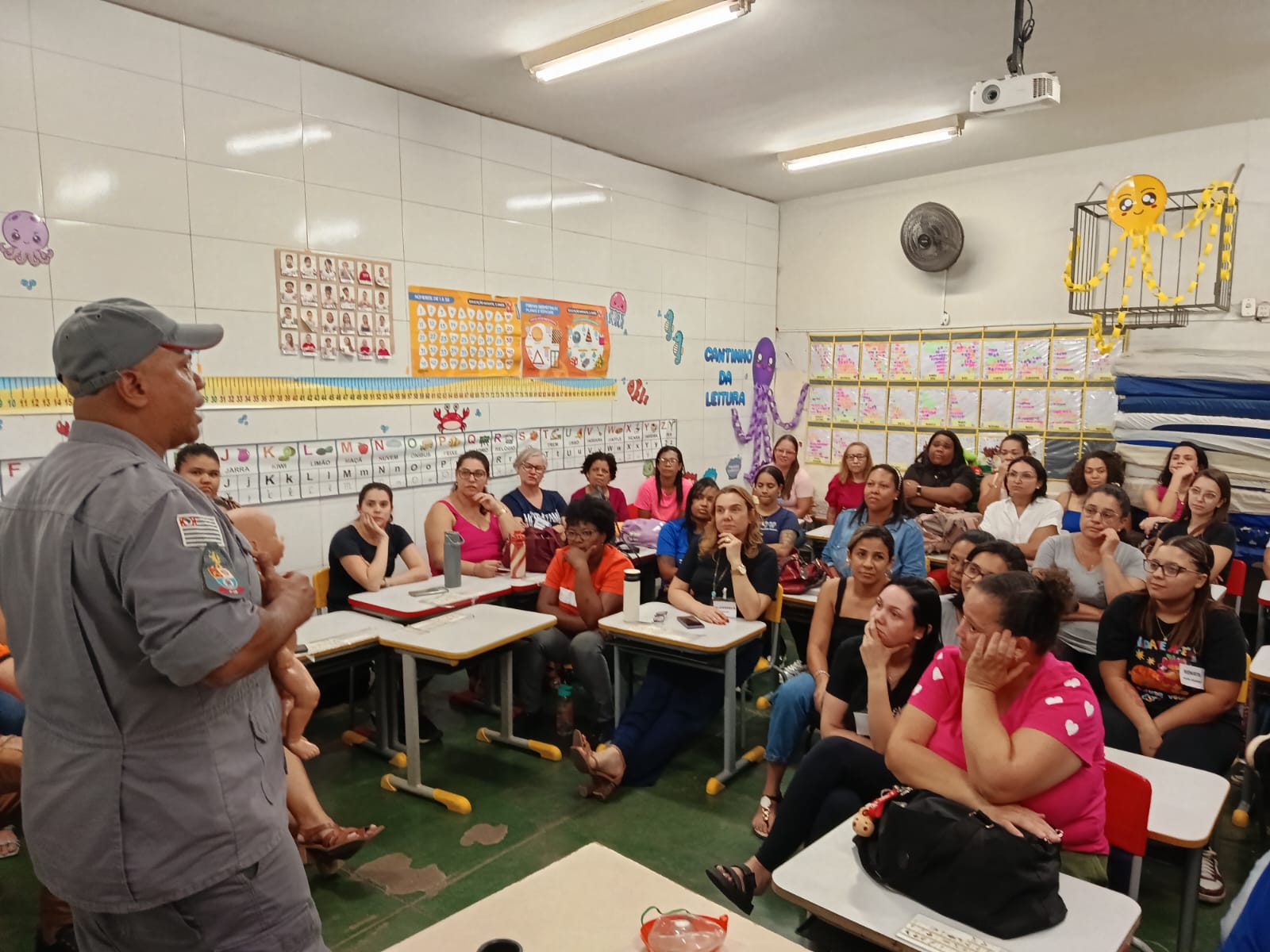 Palestra capacita profissionais do CEMEI em primeiros socorros infantis