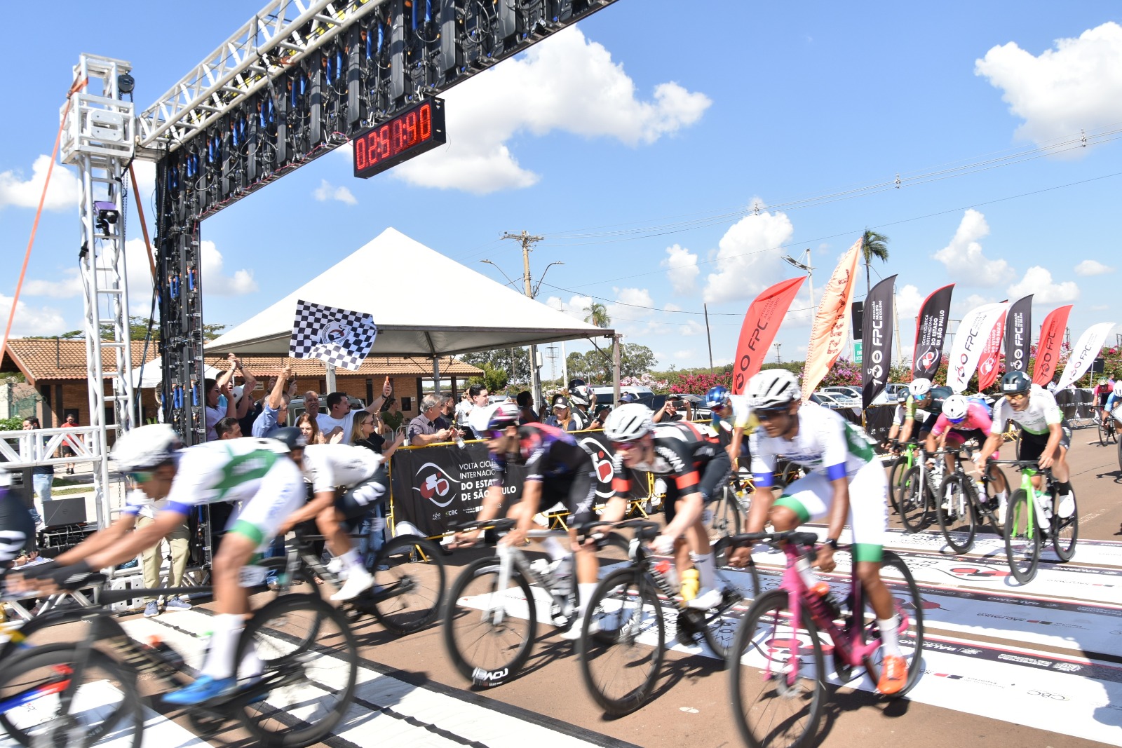 Segundo dia da Volta Ciclística Internacional do Estado de São Paulo é concluído com chegada dos atletas a Barretos