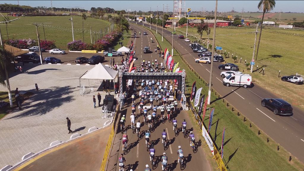 Atleta de Pindamonhagada vence  3ª etapa da 12ª  Volta Ciclistica, confira imagens da largada com Leandro Campos