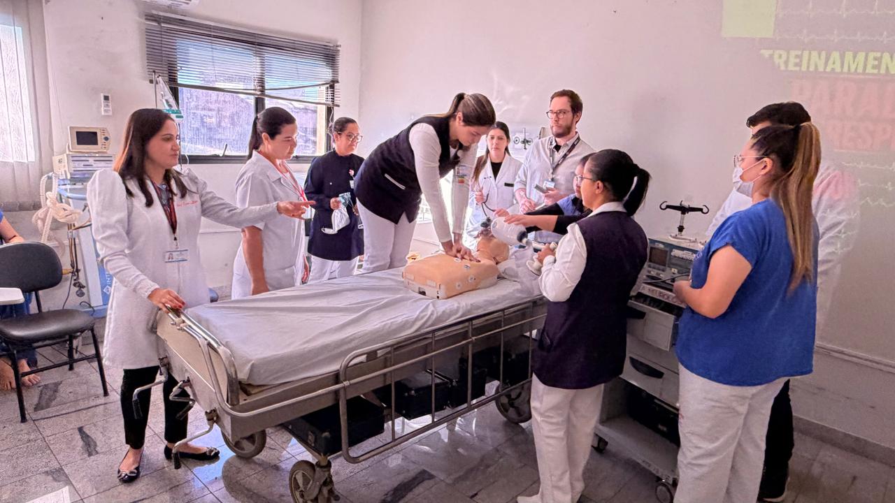 Profissionais da Santa Casa fazem capacitação para atendimento de parada cardiorrespiratória