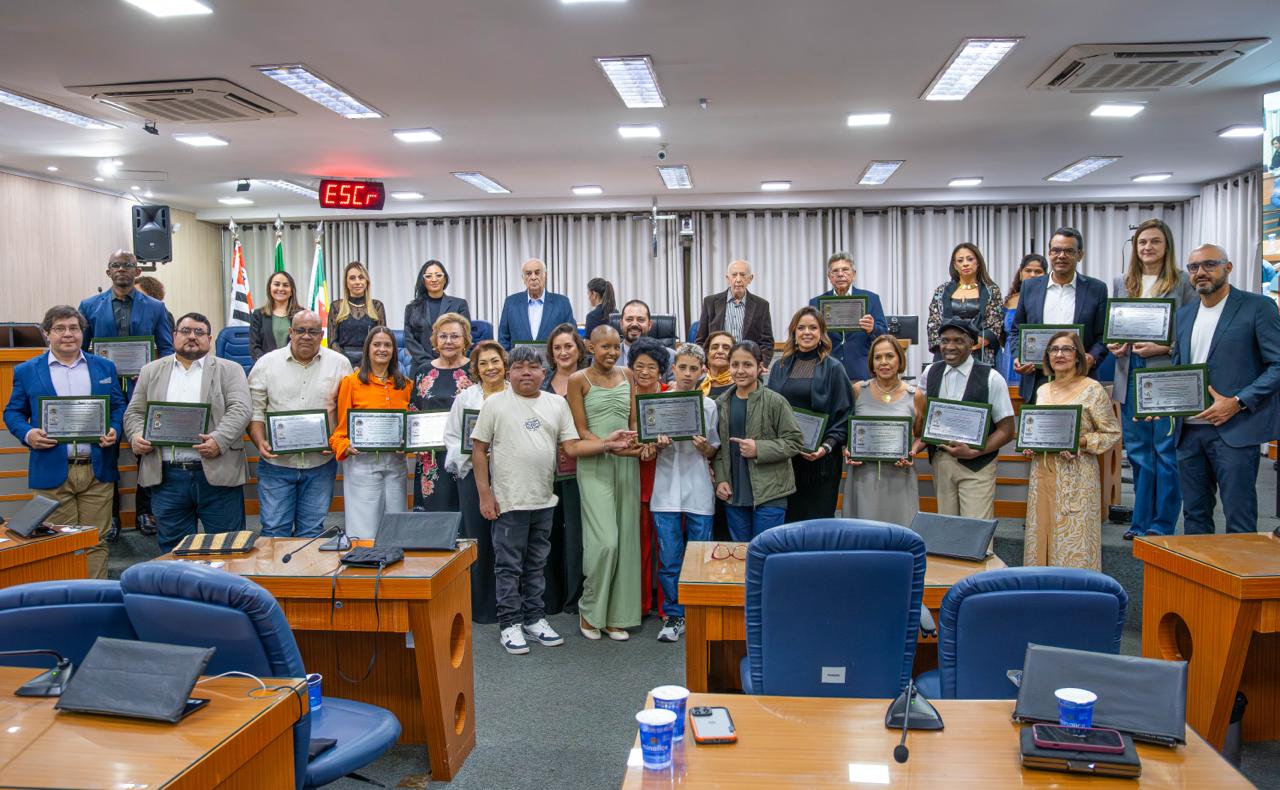Itamar Alves homenageia personalidades que transformam a cultura em Barretos