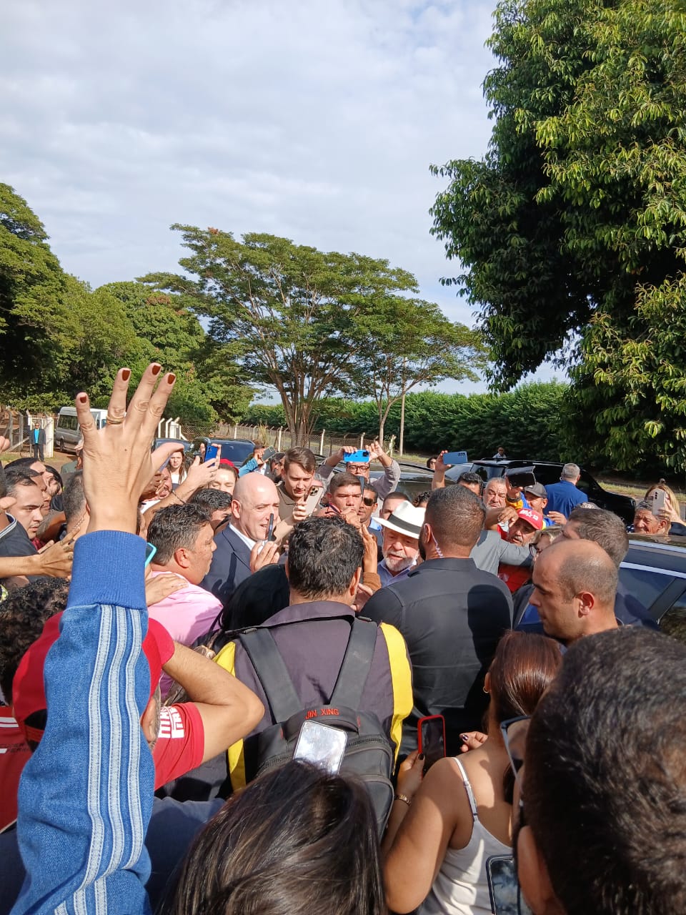 Presidente Lula visita Barretos e cumprimenta lideranças na chegada ao Aeroporto